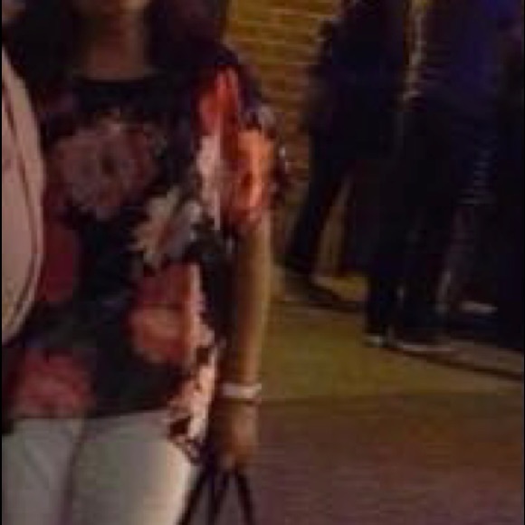 Flowy Floral Top - Picture 3 of 3